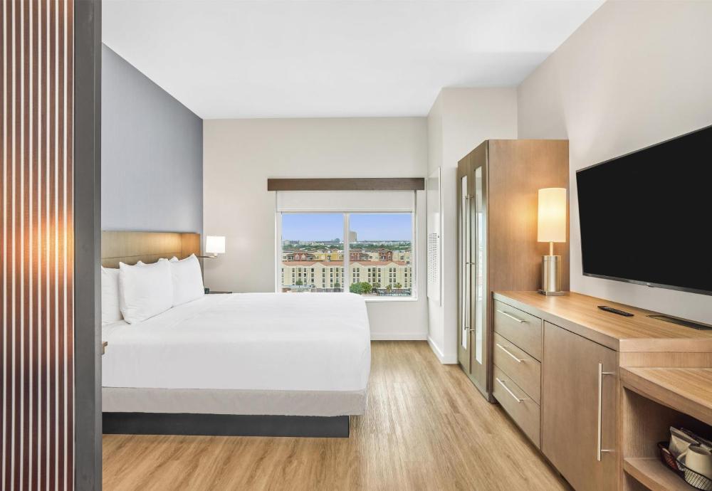 King Room with Sofa Bed and Roll-In Shower - Disability Access interior
